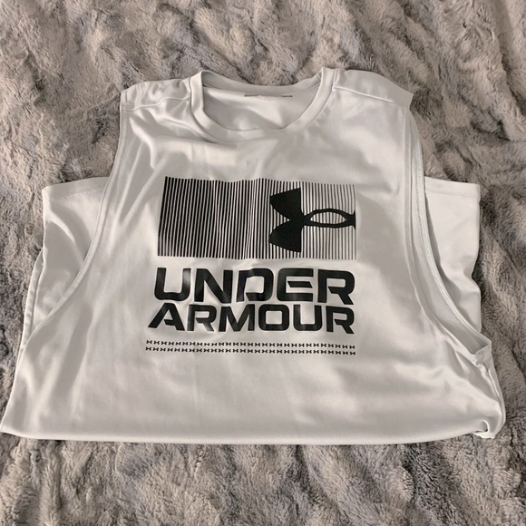 Under Armour medium tank - Picture 1 of 3